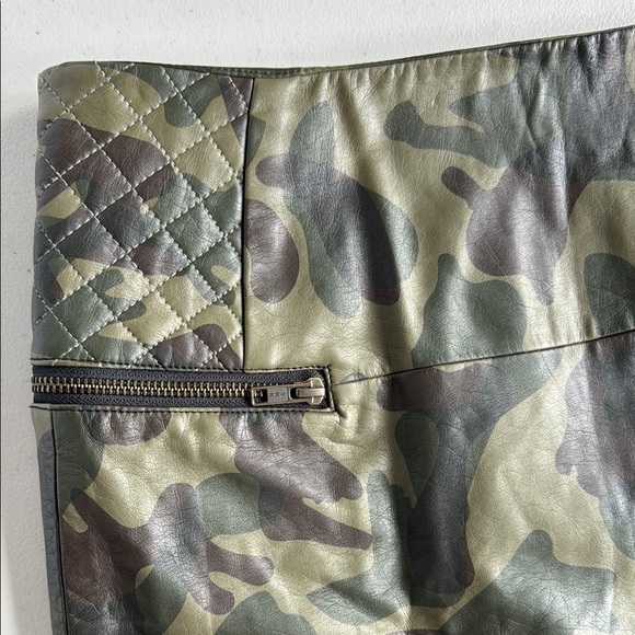 Sam Edelman Camo Green Mini Skirt Faux Leather Fully Lined - Picture 4 of 16